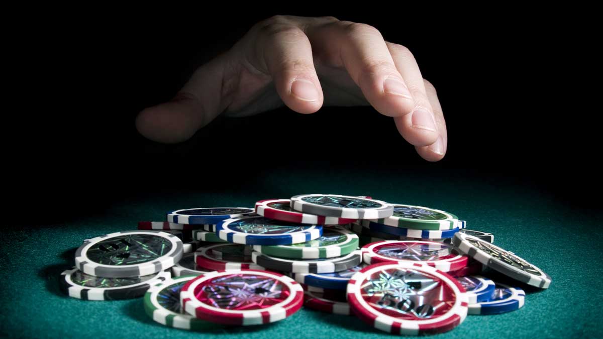 Make A Profit with Poker Bluffs