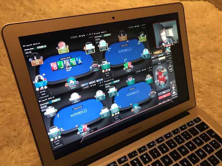 Convenience of playing online poker