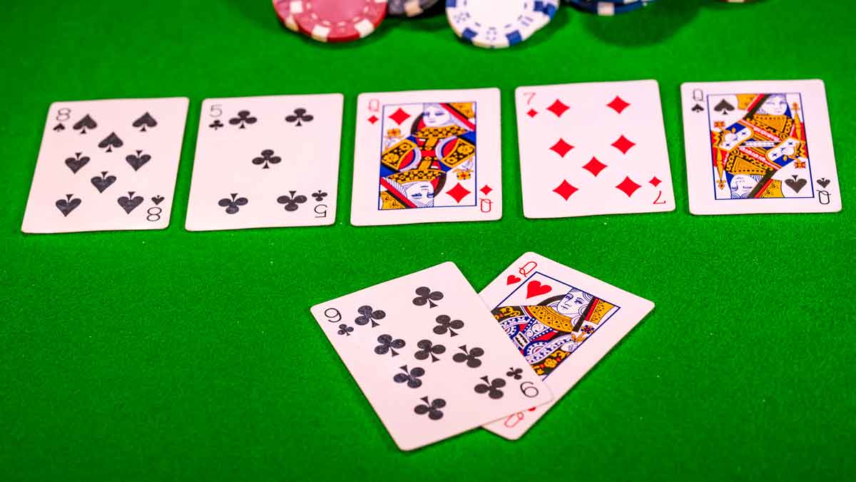  Hitting Three of a Kind Queens in Poker